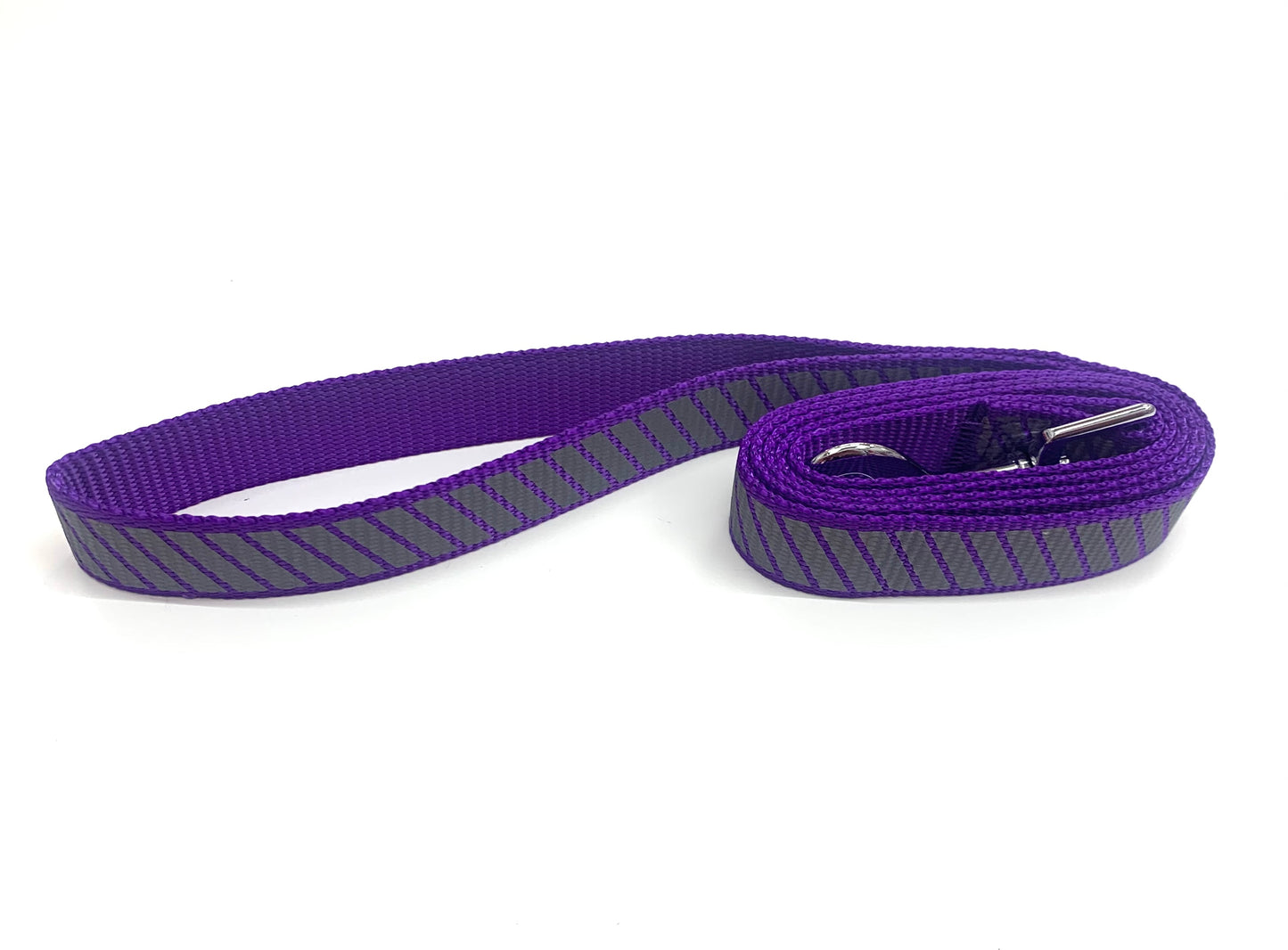 Reflective dog leash in purple