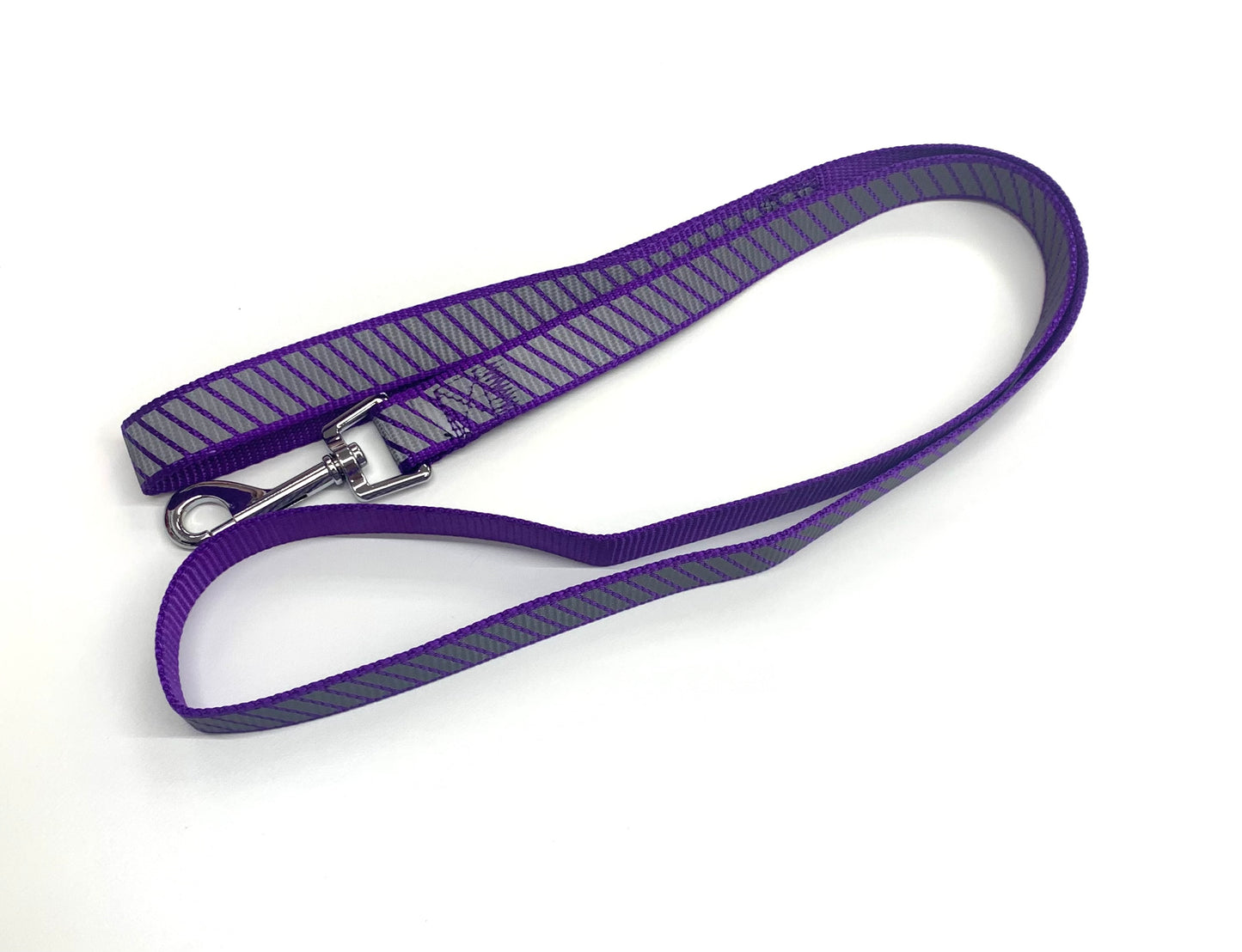 Reflective dog leash in purple