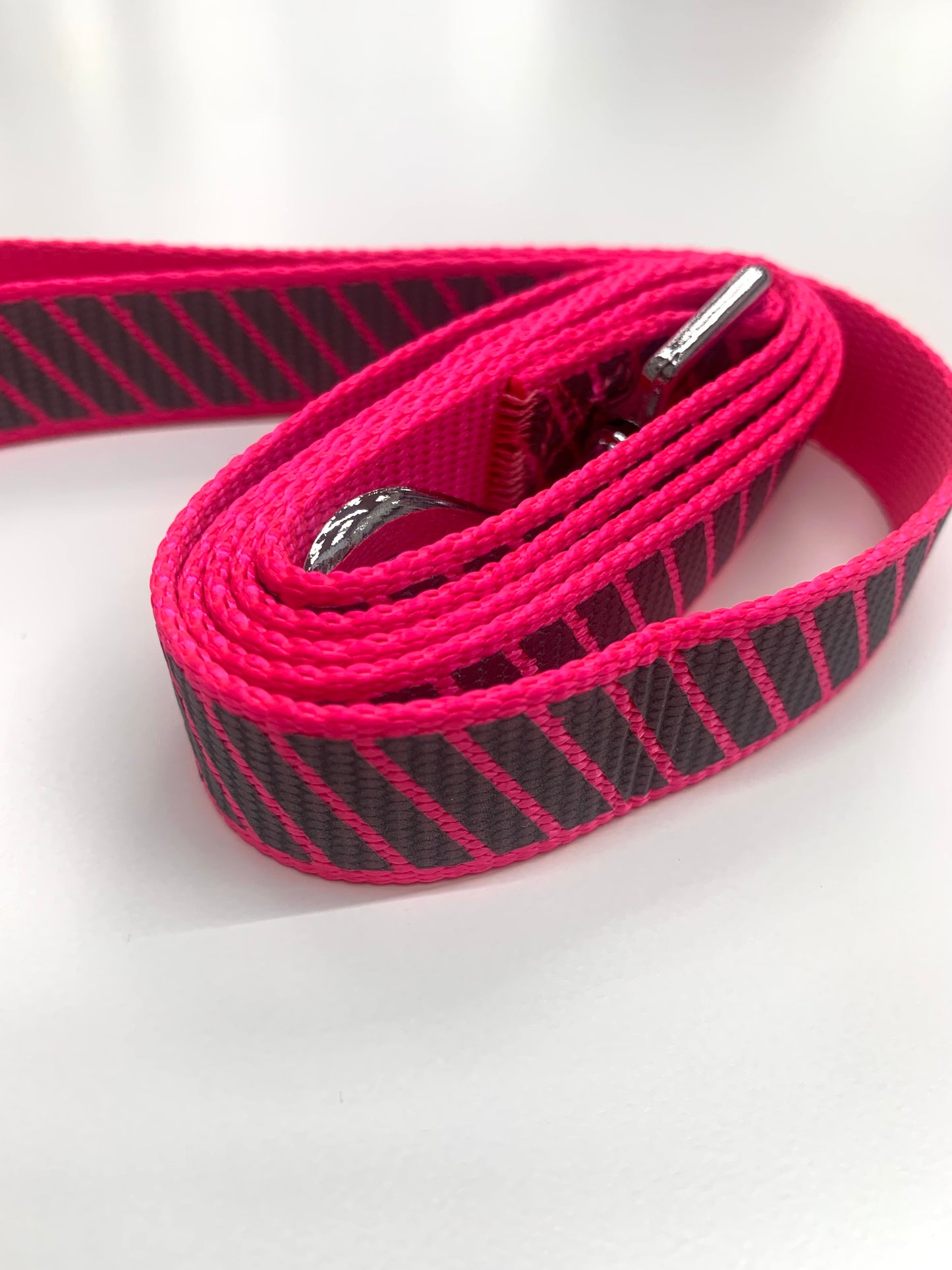 Reflective pink dog leash